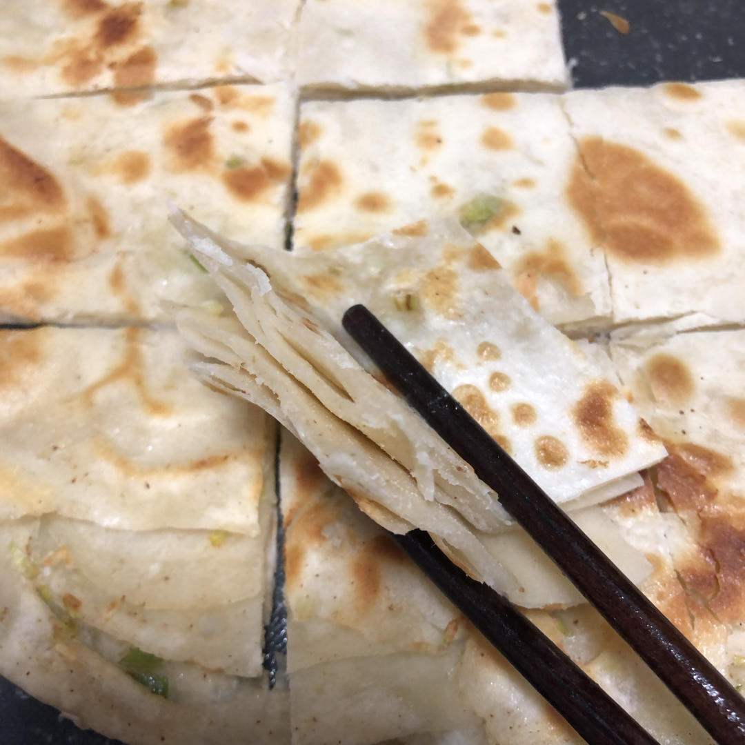 千层葱油饼  烙咸油馍 外焦里软（ 这样和面，即使放凉也不硬）半烫面葱花饼