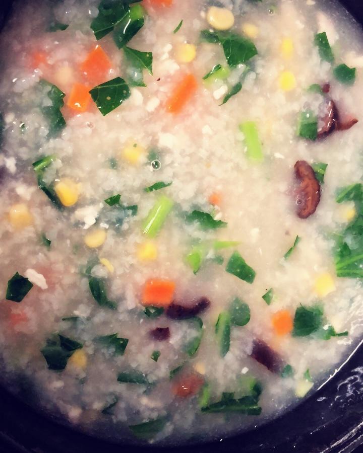 香菇鸡肉粥➕韭菜花炒鸡蛋