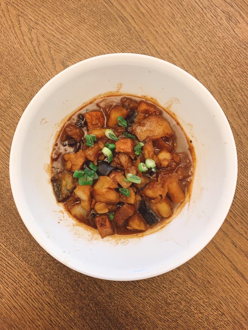 五花肉炖茄子土豆