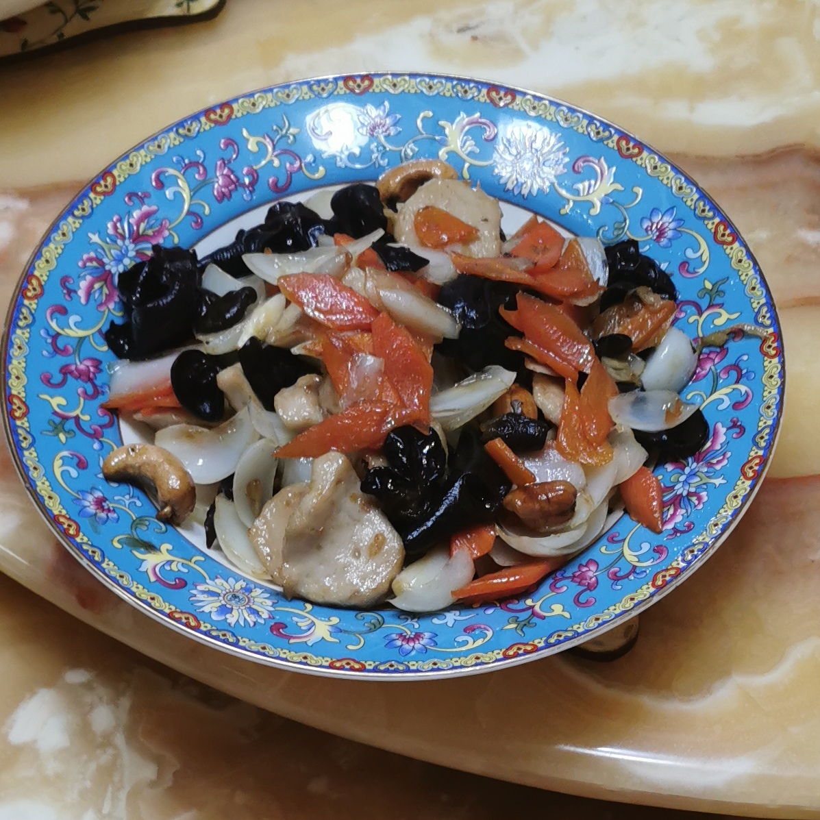 小炒（鲜百合、木耳、腰果、红萝卜炒肉丸）的做法