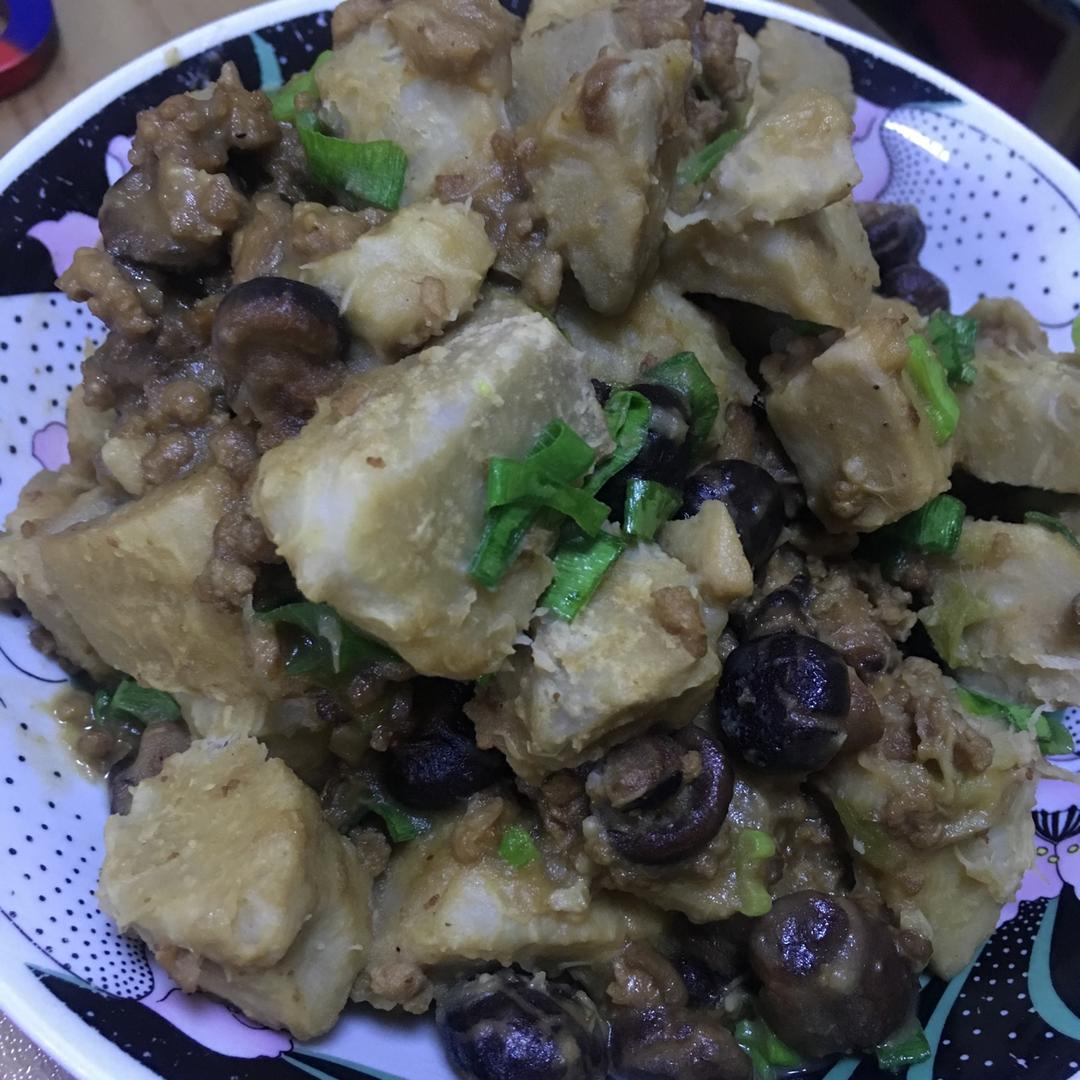 香菇肉末焖香芋(宝贝最喜欢吃的菜之一)