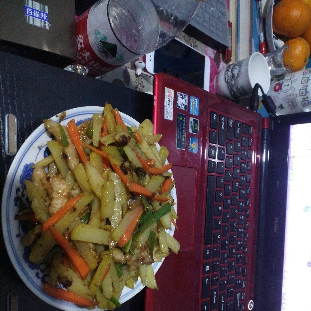 尖椒土豆丝炒肉