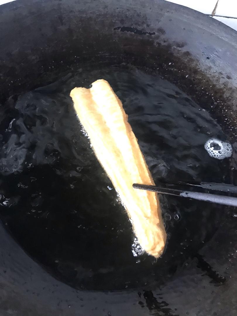 （视频菜谱）自制蓬松 炸油条