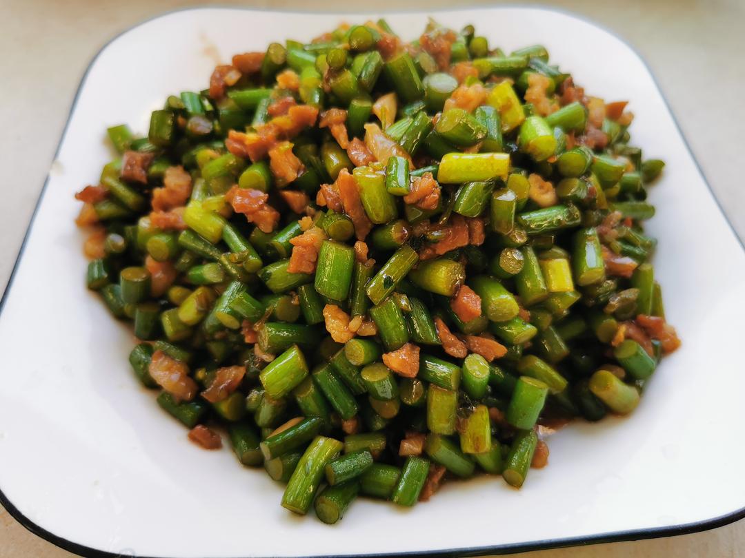 蒜台炒肉末(苍蝇头)