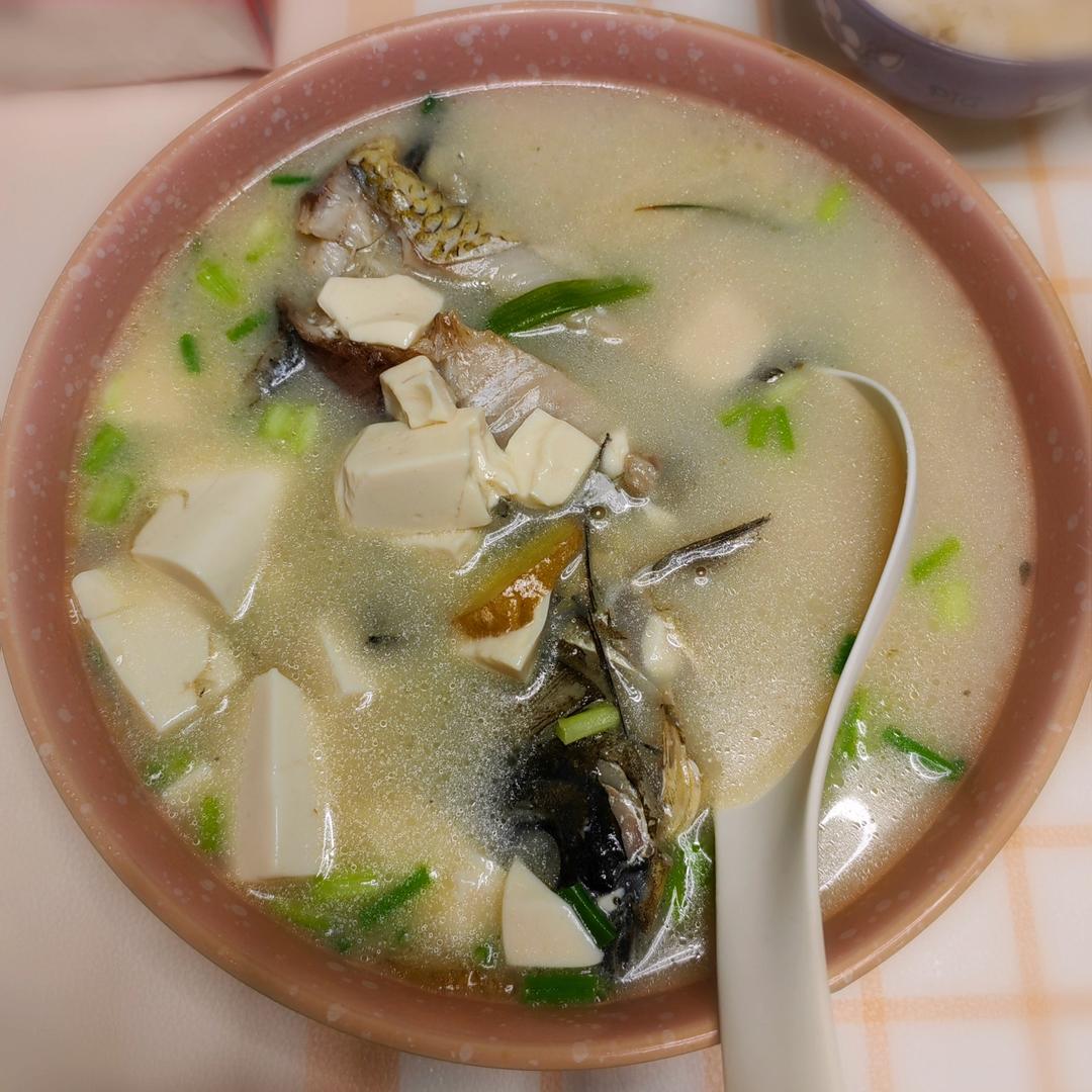 鲫鱼豆腐汤