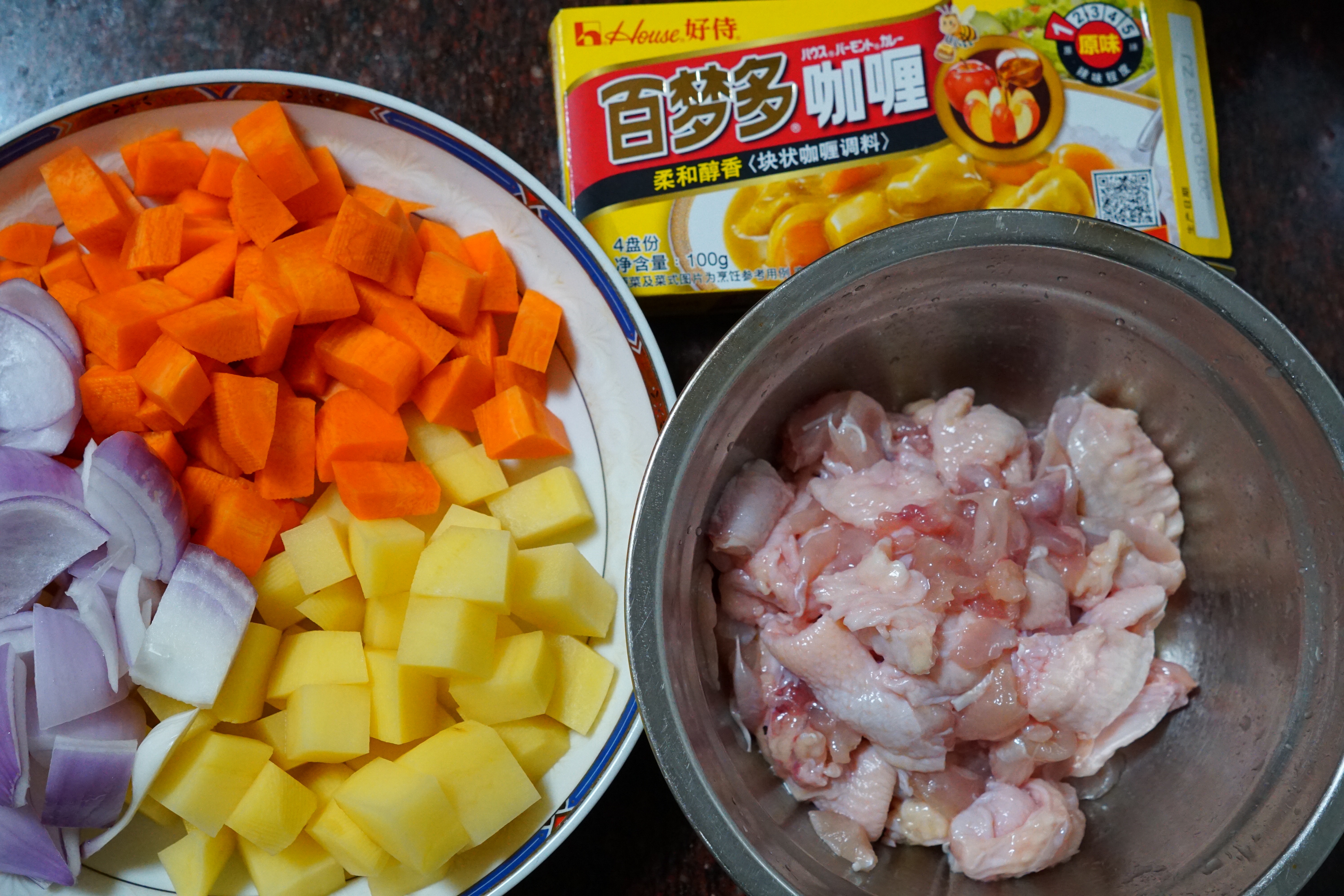 日式咖喱鸡蛋包饭的做法 步骤2