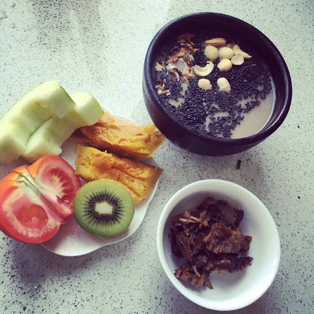 不急不躁吃早餐