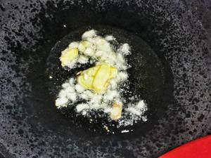 海参虾仁烩豆腐的做法 步骤3