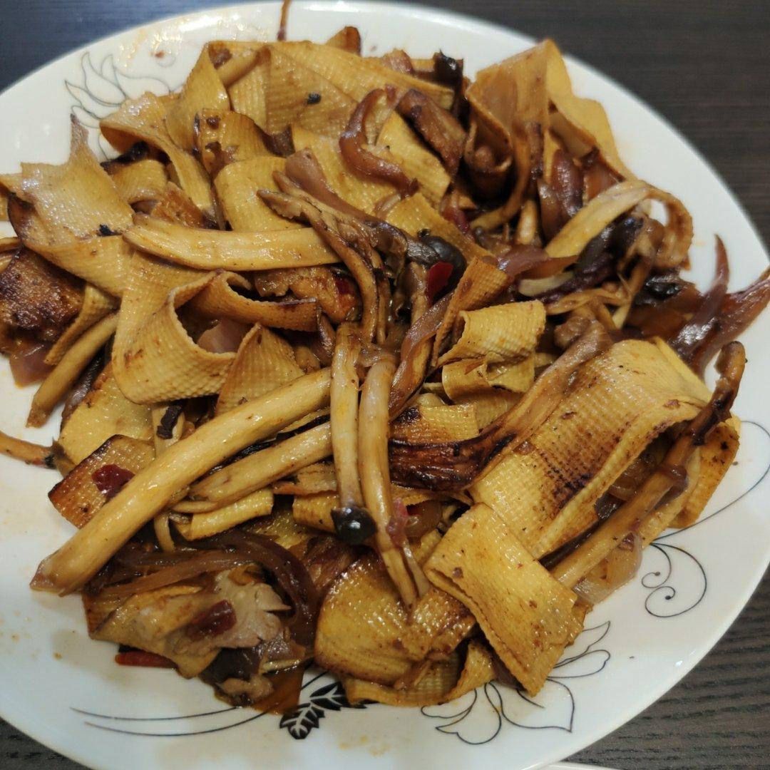茶树菇炒千张