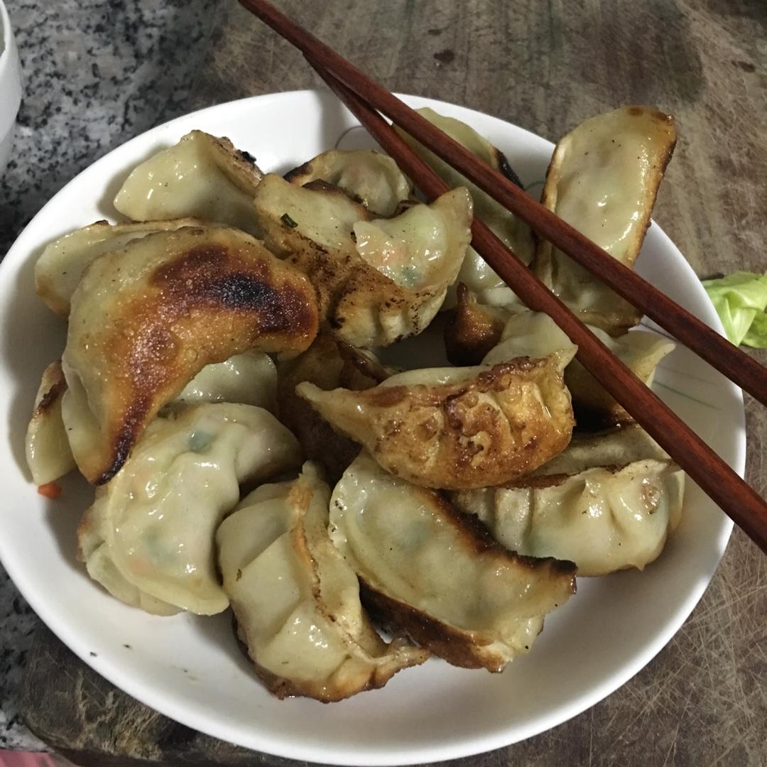 早餐来一锅香脆的生煎饺子