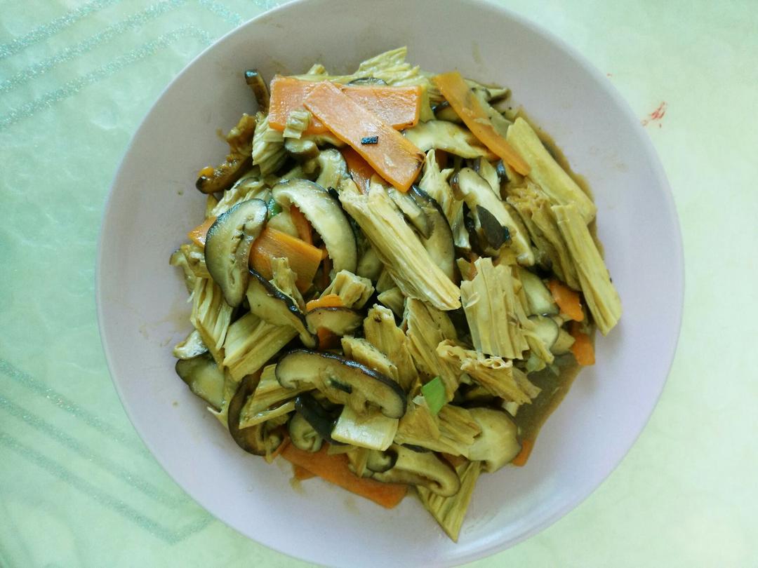 腐竹烧香菇