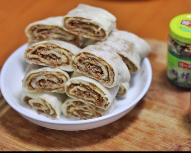 厨娘小超人做的酱香肉龙