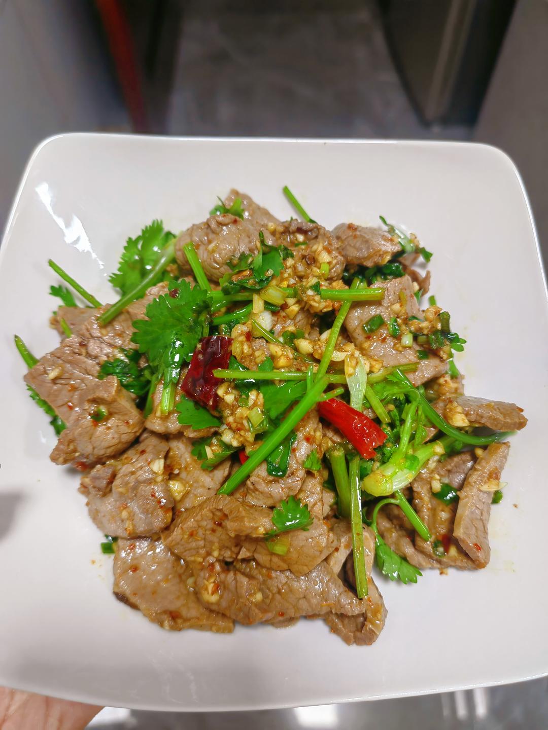 凉拌香菜牛肉
