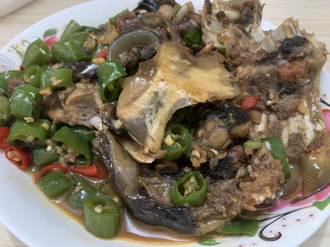 厨师长教你：“青椒爆甲鱼”的家常做法，味道很赞，先收藏起来