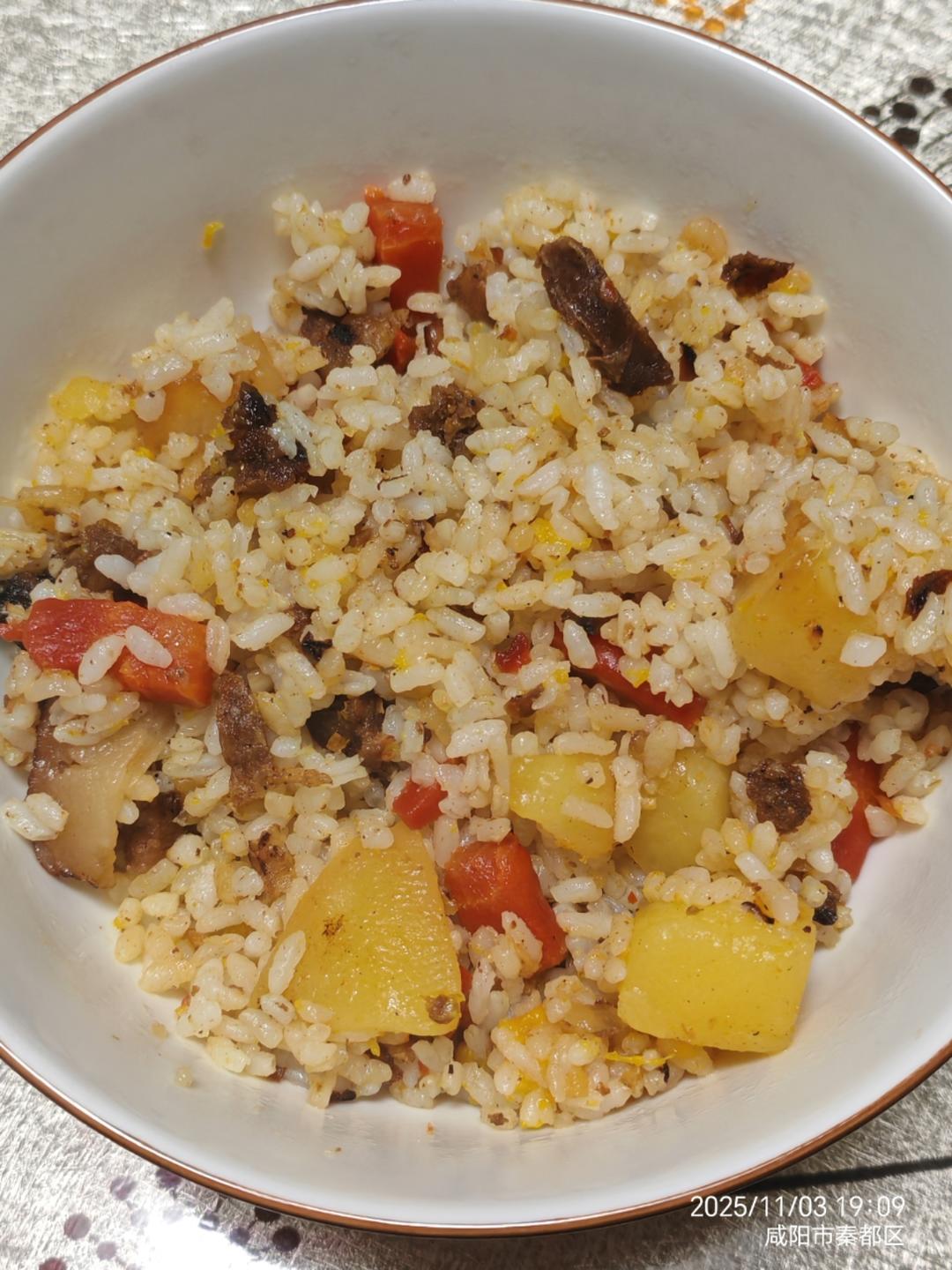 救命…怎么会有这么好吃的饭！

一定要学会这道来自恩施的富硒小土豆锅巴洋芋饭!!!