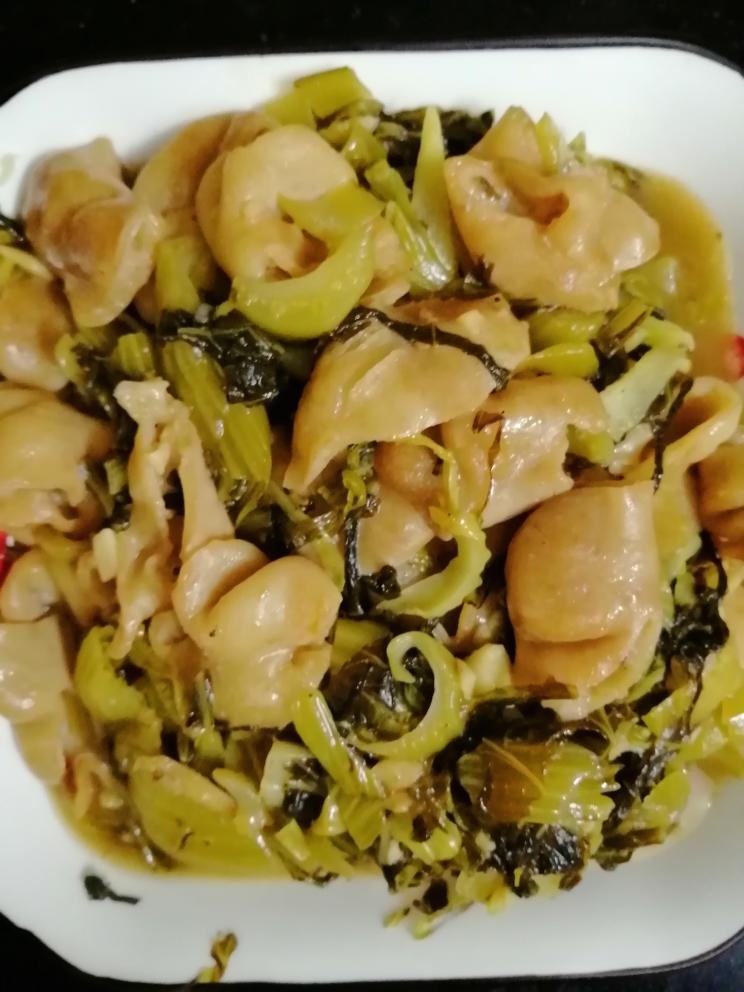 咸菜炒猪肠的做法