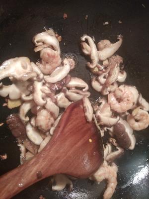 香菇虾仁豆腐汤的做法 步骤6