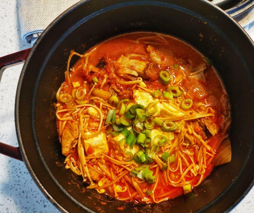 辣白菜排骨豆腐汤