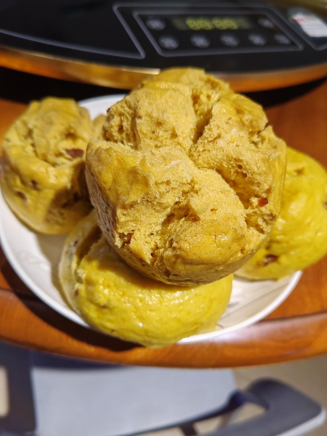 不加一滴水的南瓜开花馒头，纯南瓜泥和面，无需泡打粉，枣香浓郁个个开花