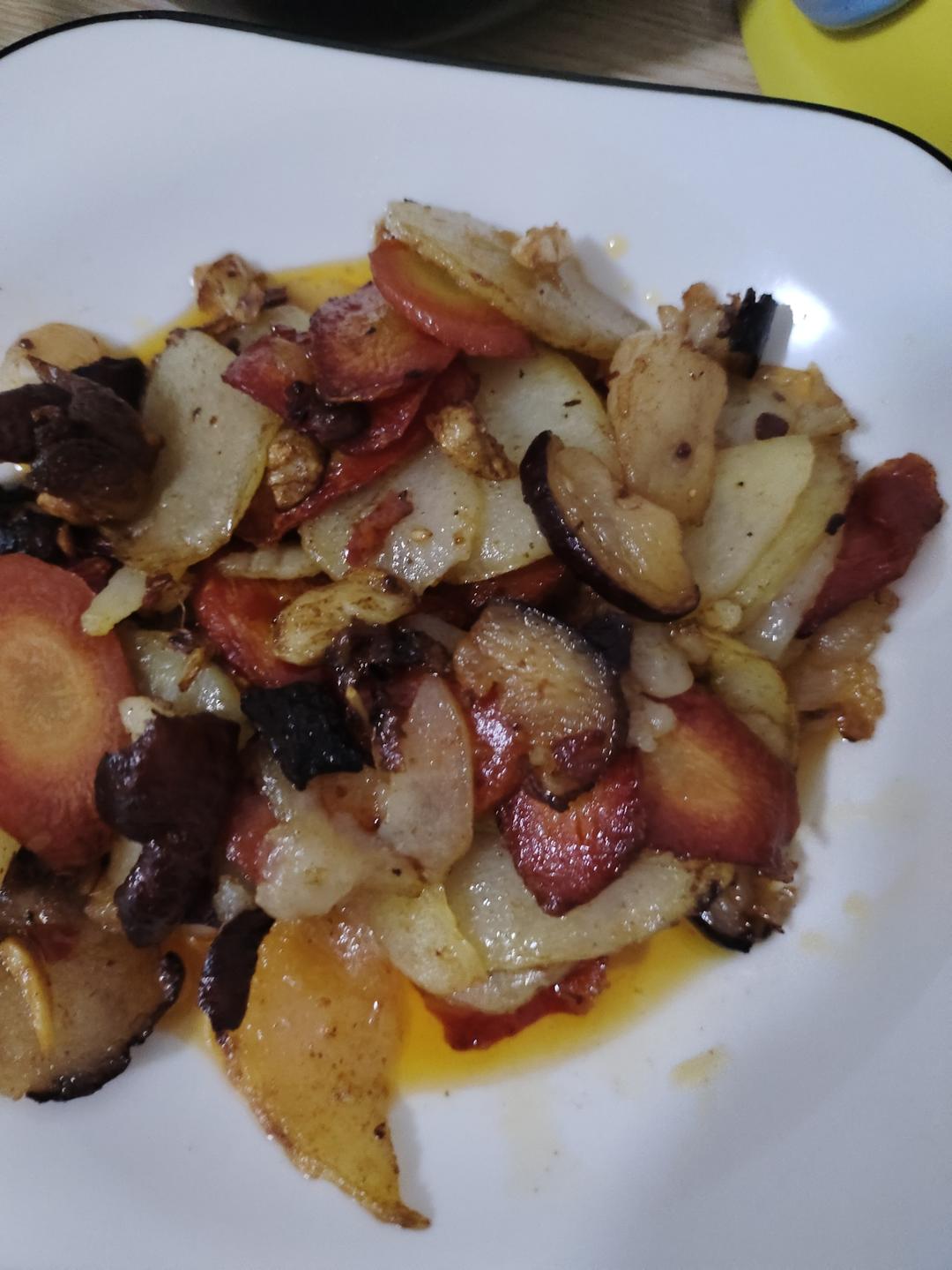 五花肉干煸土豆片