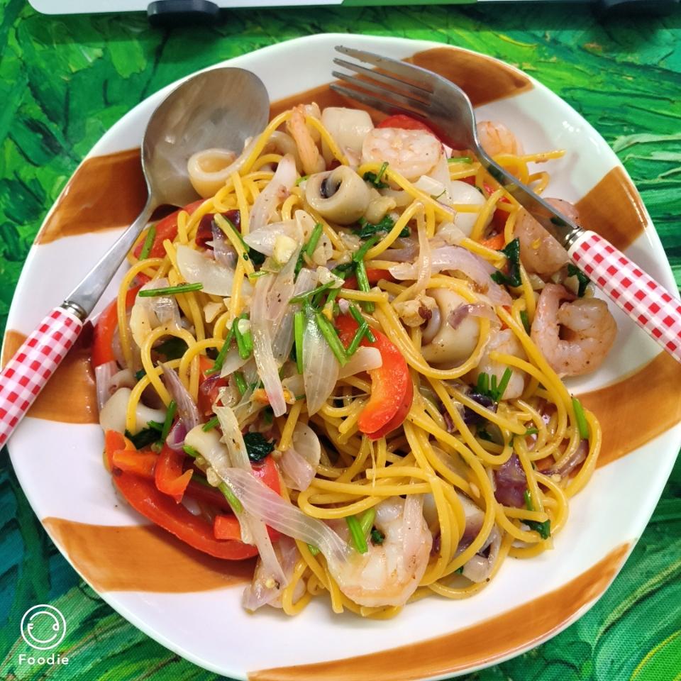蒜香海鲜意大利面