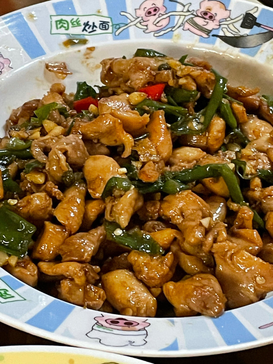 咸鲜可口的青红椒炒鸡丁