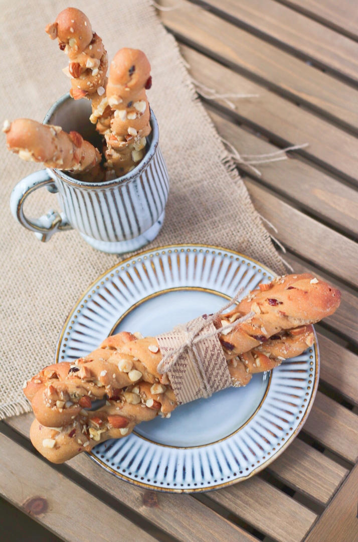 红酒葡萄干面包棒