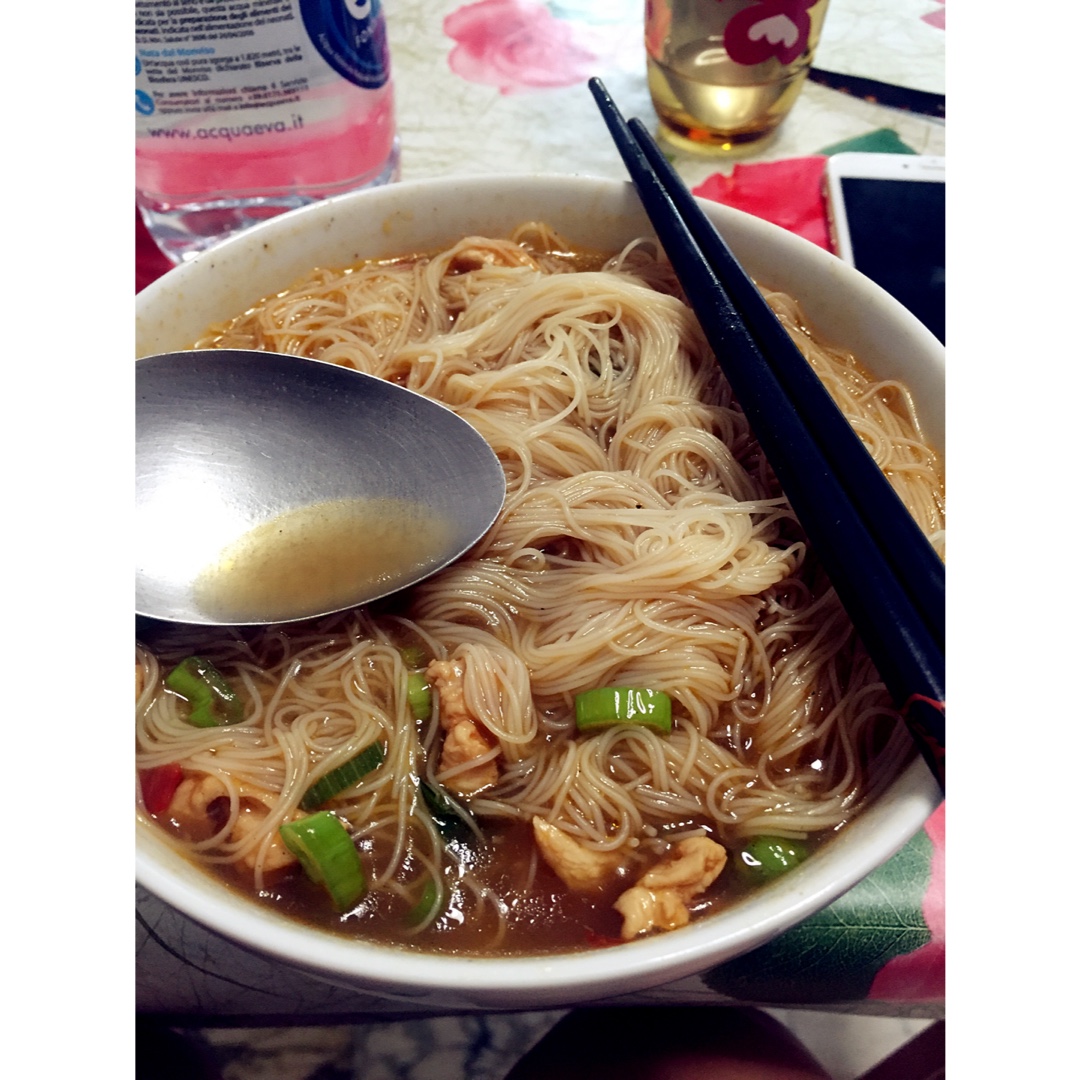 香菇鸡丁米线