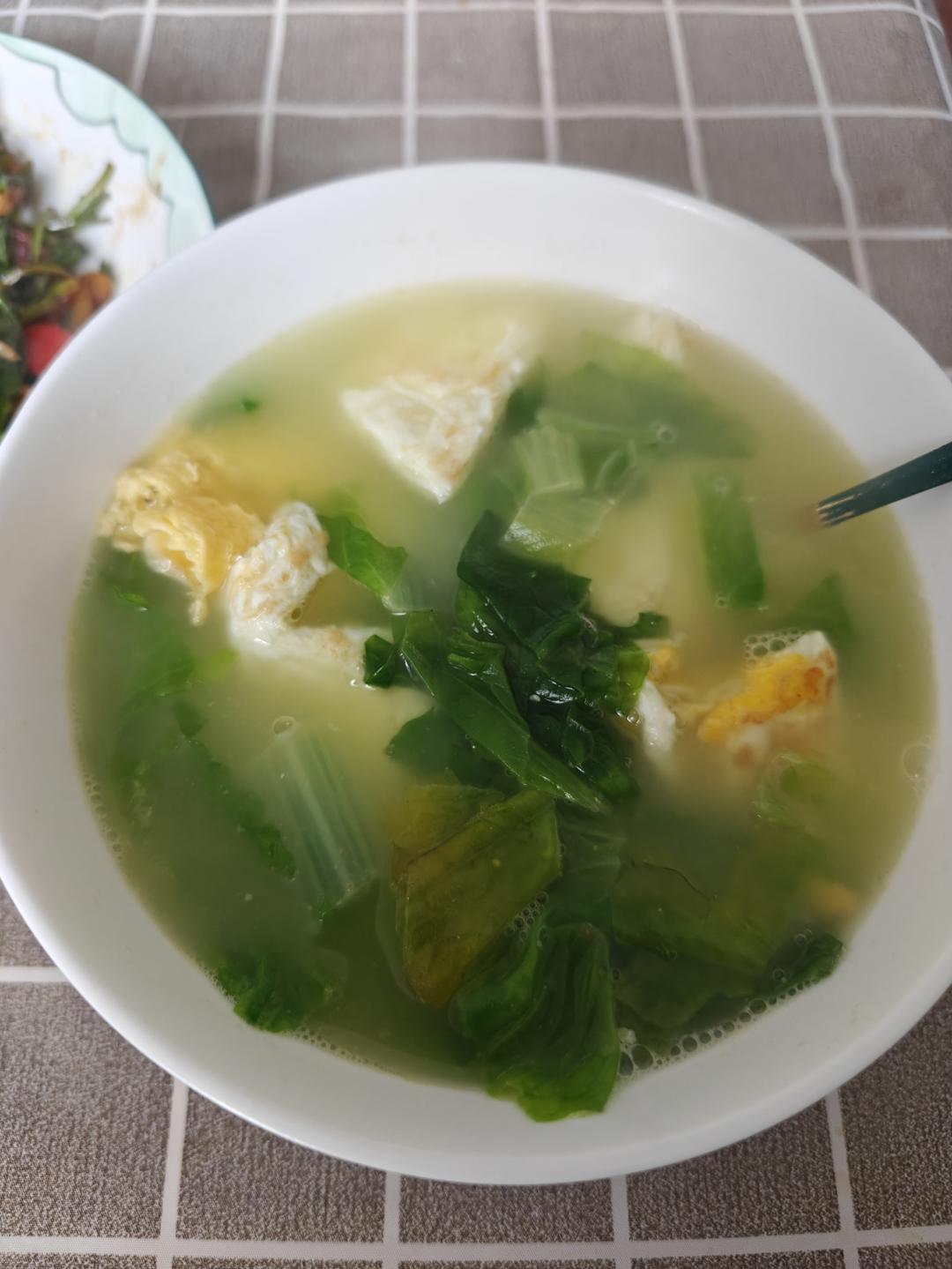 奶白色的白菜鸡蛋汤