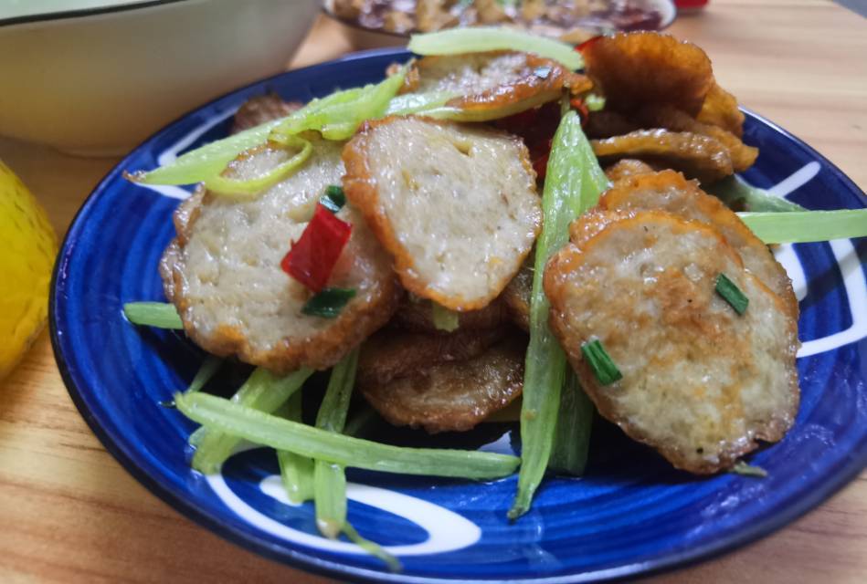 芹菜炒肉卷