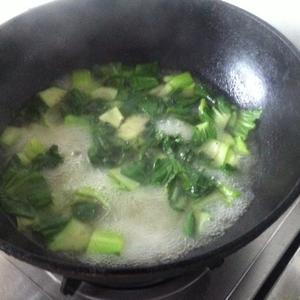 青菜纯素汤面的做法 步骤3