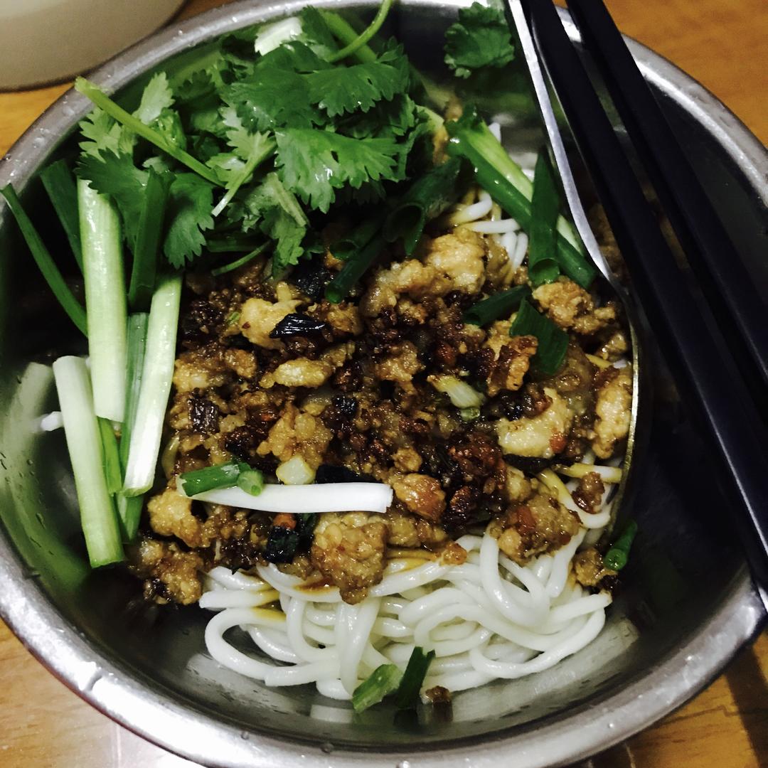 肉末版葱油拌面的做法