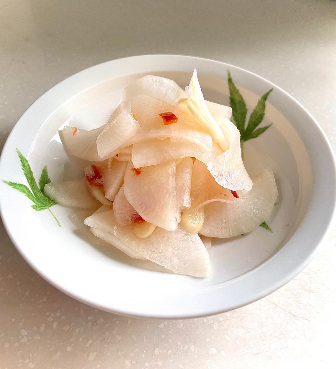 酸辣凉拌白萝卜片——中式一日三餐（七十七）的做法