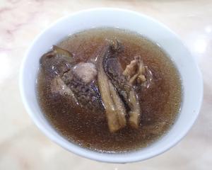 广东靓汤/周末靓汤/无法抗拒的鹿茸菇炖骨头汤/就喜欢菌类的香味的做法 步骤7