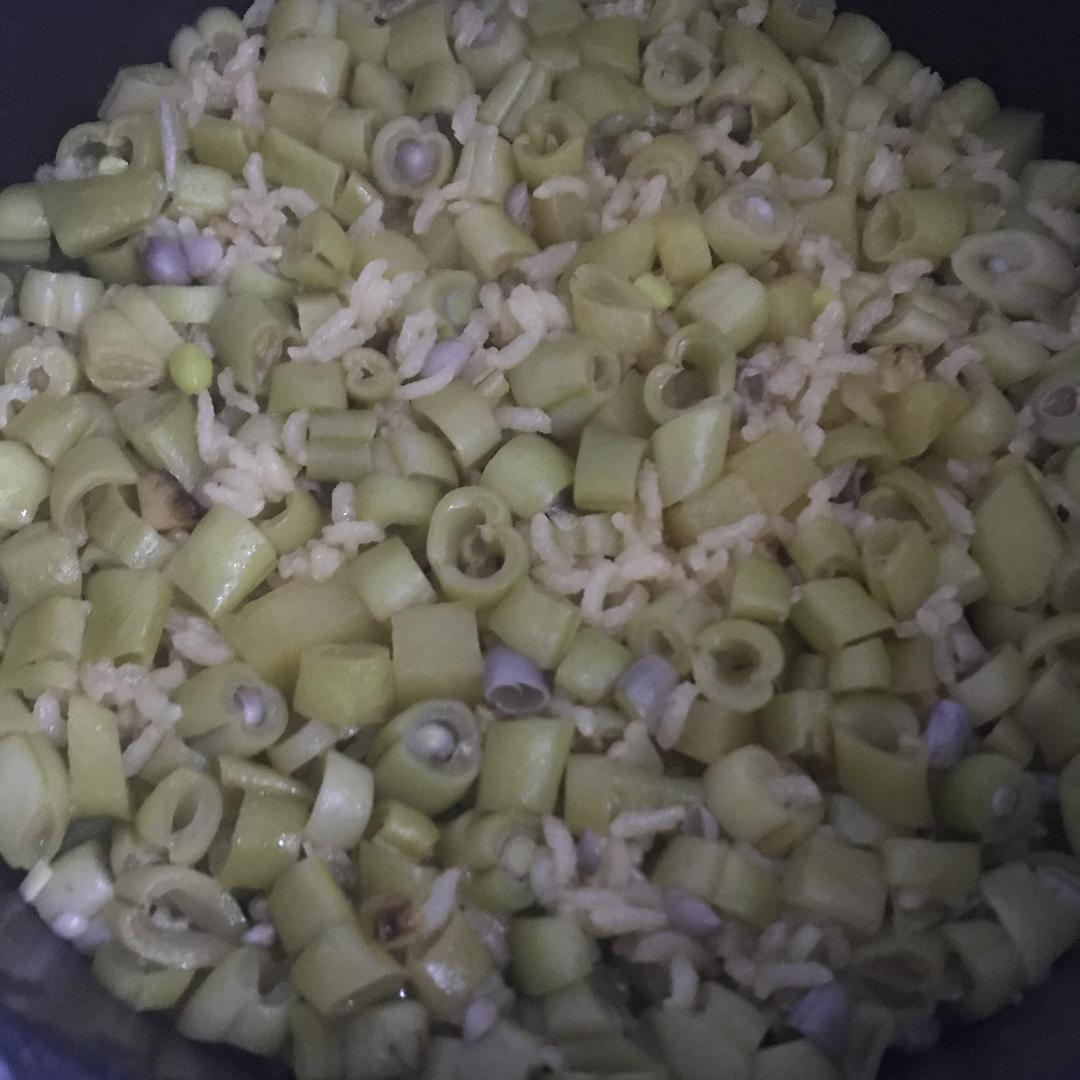 家庭简易版豆角土豆焖饭