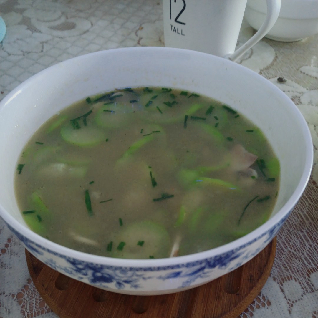 用一种调味料做丝瓜口蘑鲜汤