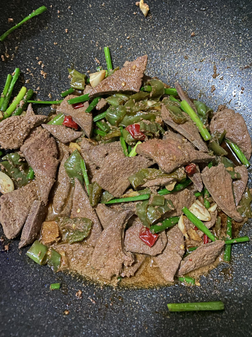 厨师长教你：“小炒猪肝”的家常做法，味道干香很赞，先收藏起来