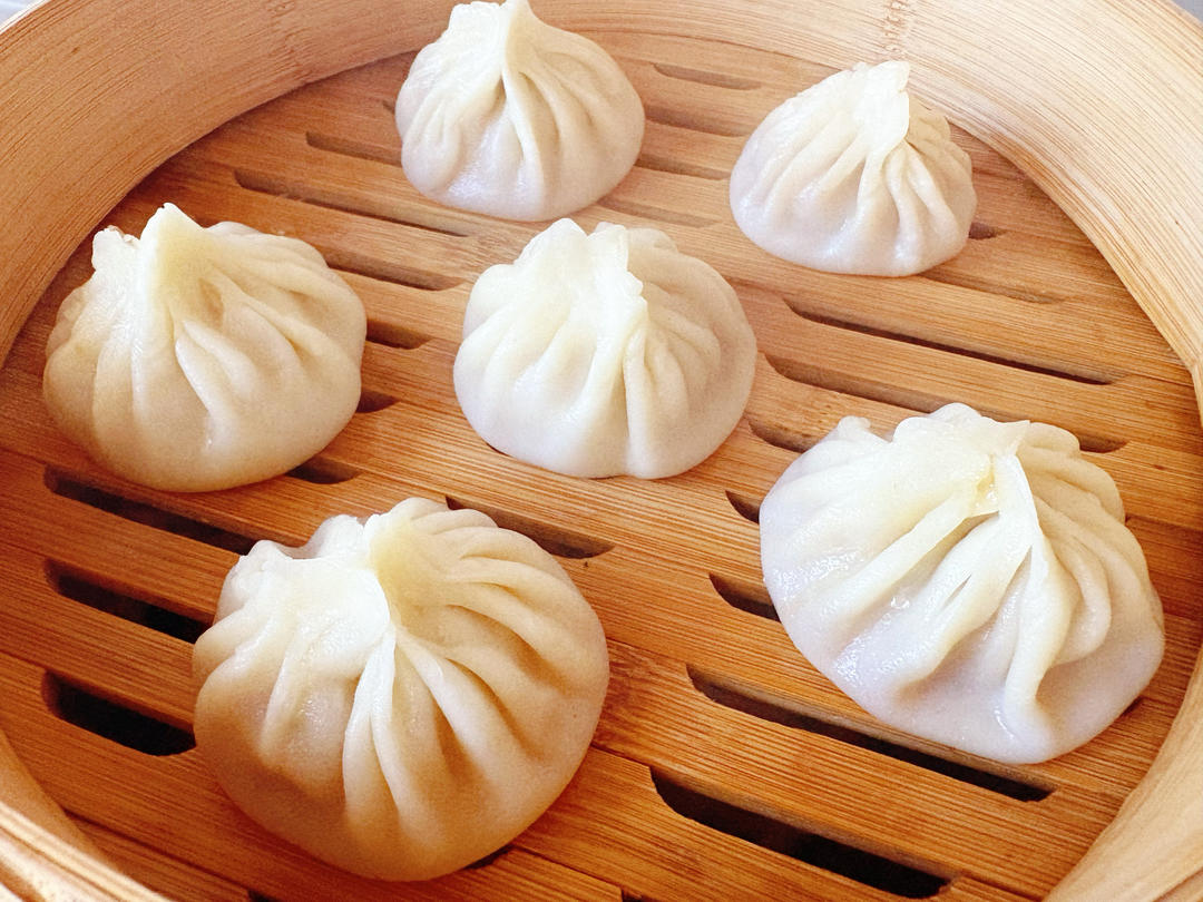 上海小笼包灌汤包