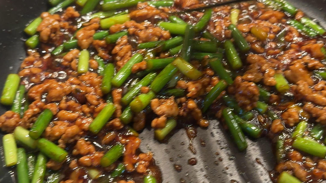 蒜苔炒肉末，三碗米饭都不够吃