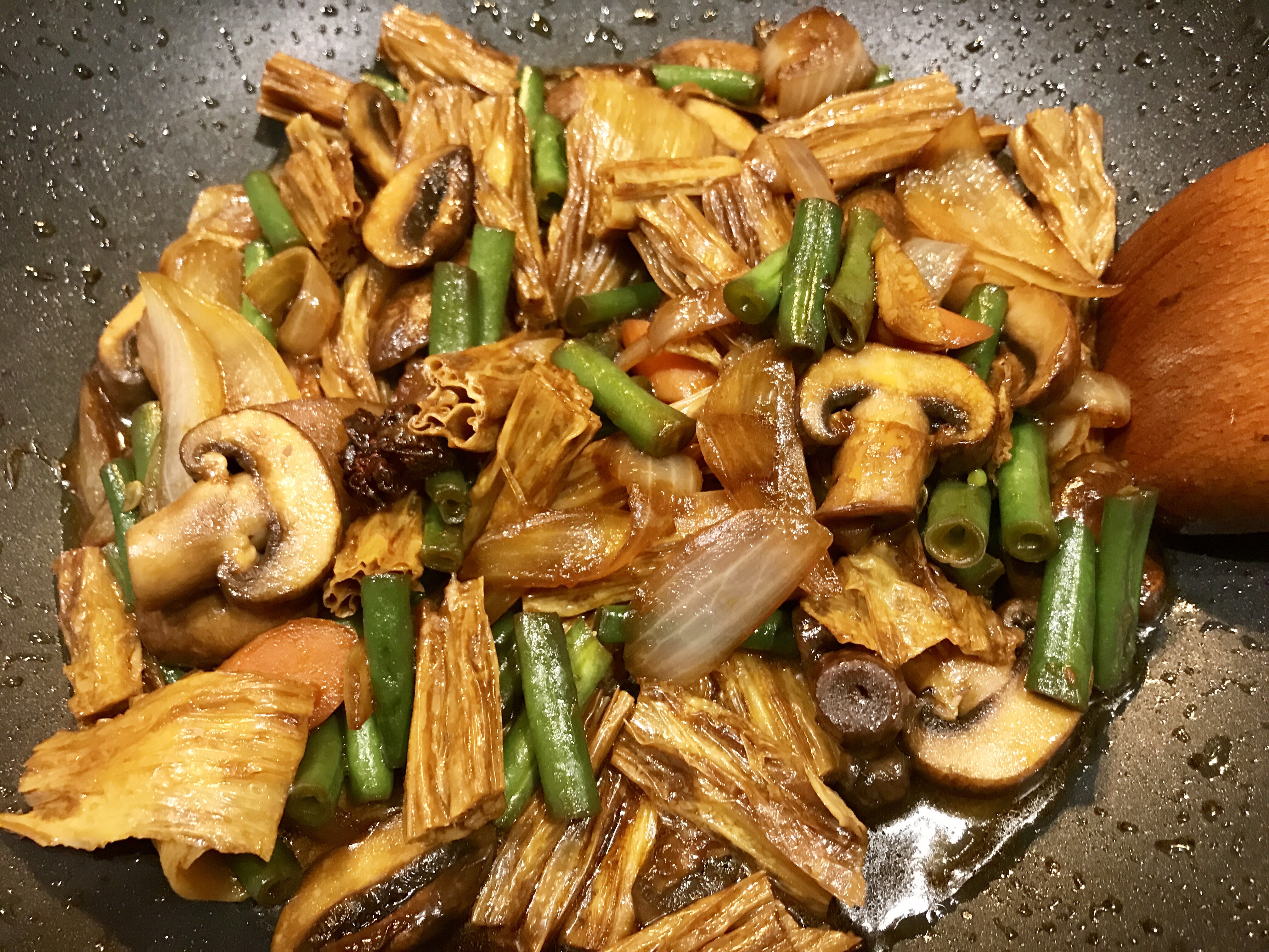 蘑菇腐竹炖豆角