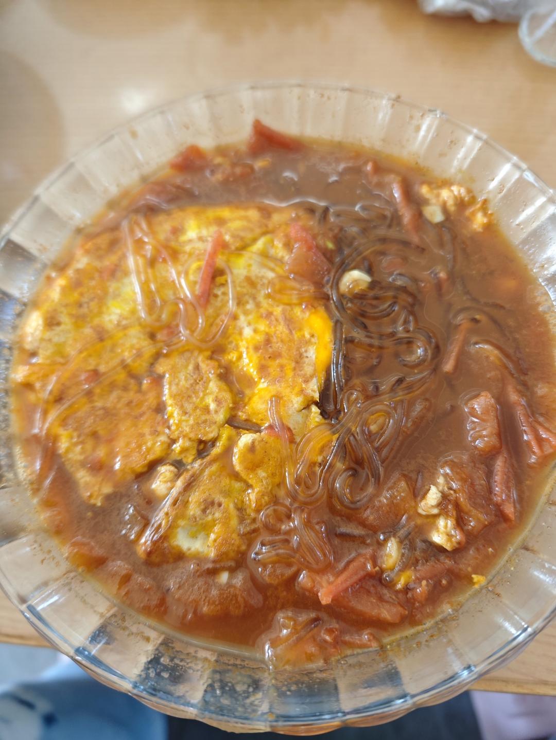 我妈的拿手番茄荷包蛋焖粉丝～好吃到原地跳舞