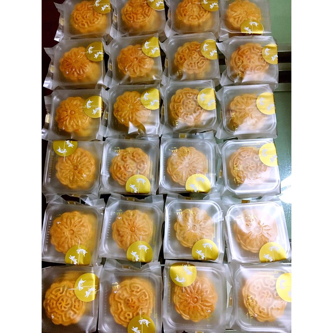 广式月饼——蛋黄莲蓉月饼