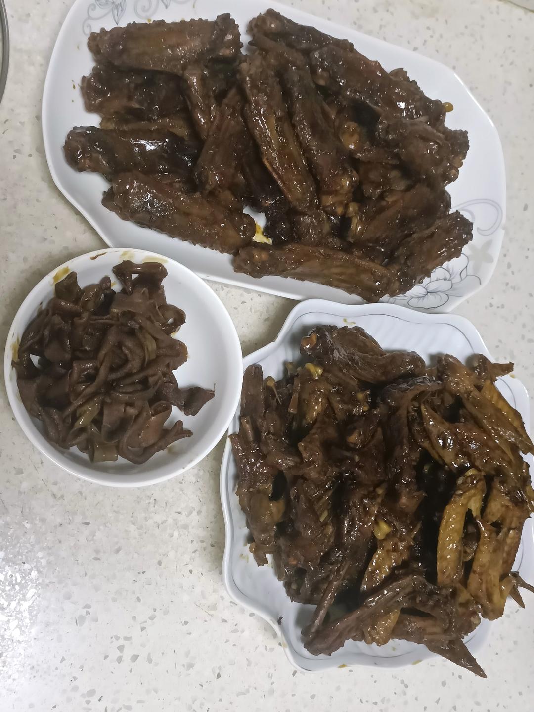 自制周黑鸭卤鸭翅鸭锁骨甜辣