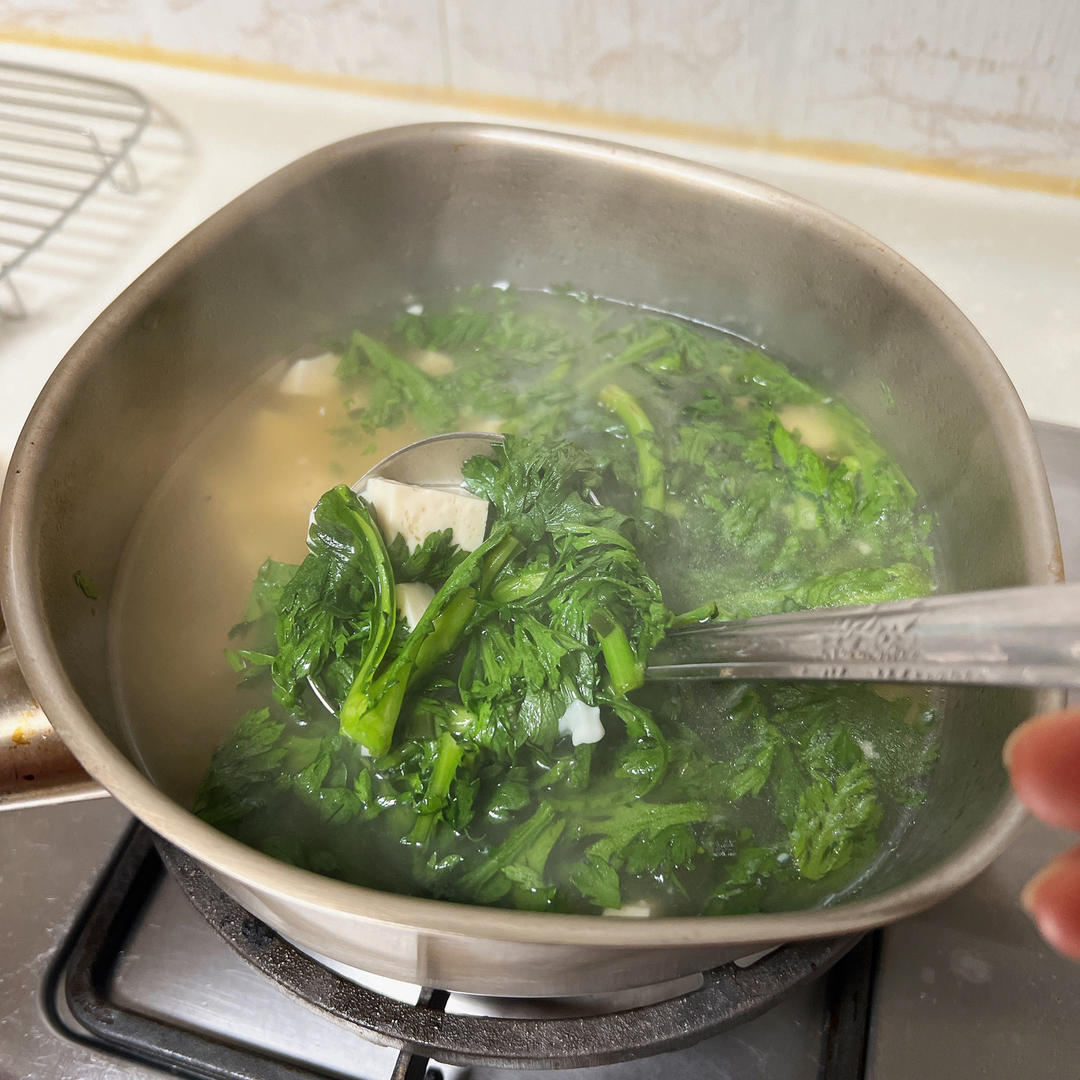 茼蒿豆腐汤