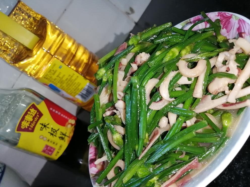 鱿鱼干炒韭菜花的做法