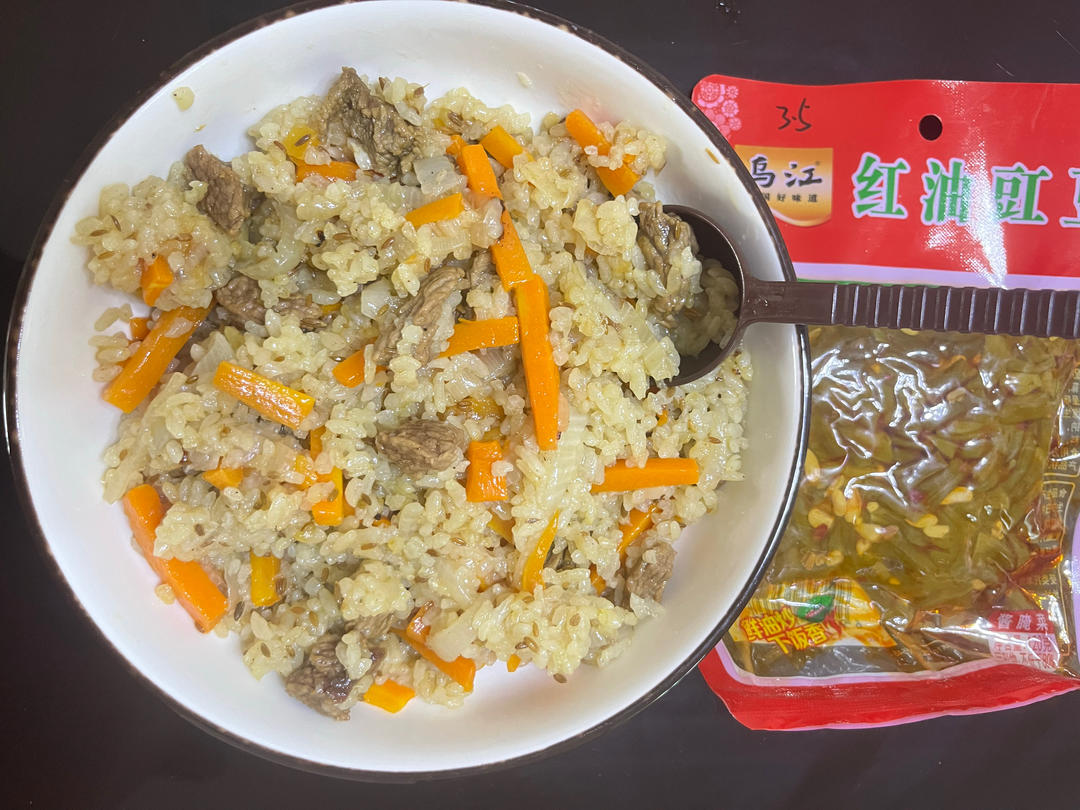 葡萄干碎肉抓饭