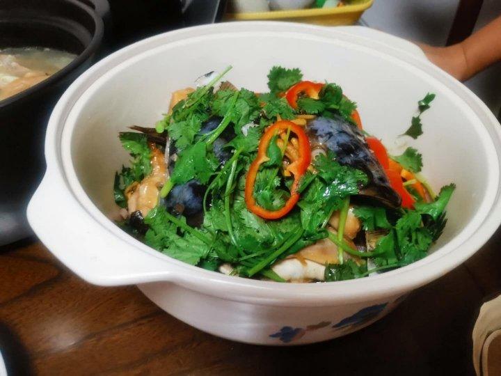 生啫砂锅鱼头～鲜美浓郁