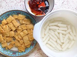 “韩式辣炒年糕鱼饼”跟韩料店叔叔学的酱料调法，太简单了吧！！的做法 步骤2