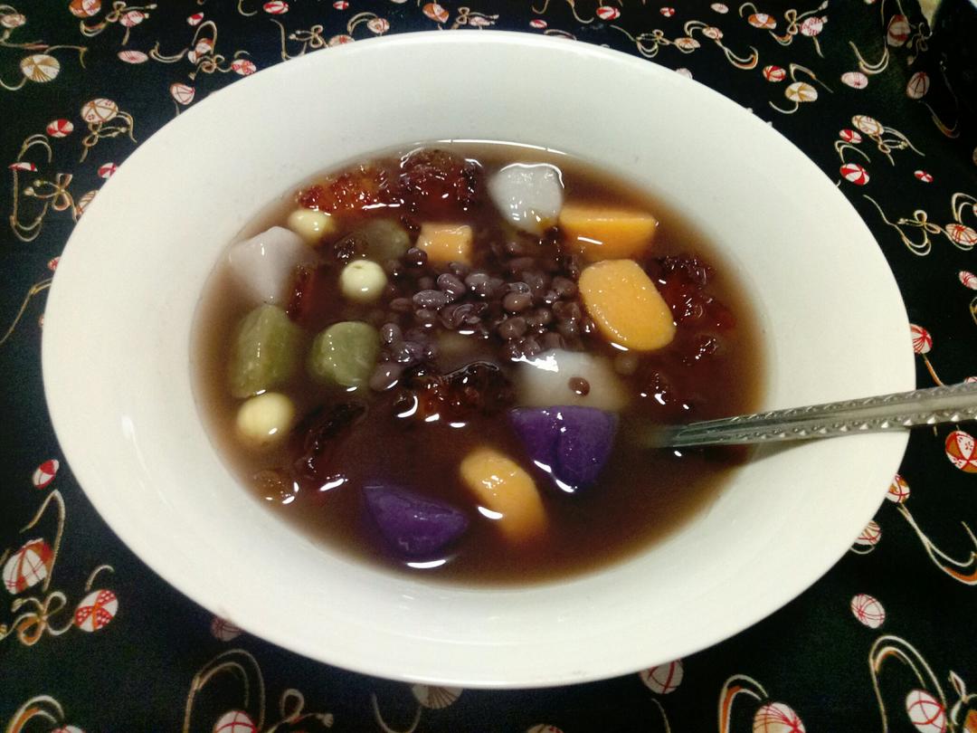 自制鲜芋仙芋圆（另附: 蜜红豆和仙草冻的做法）