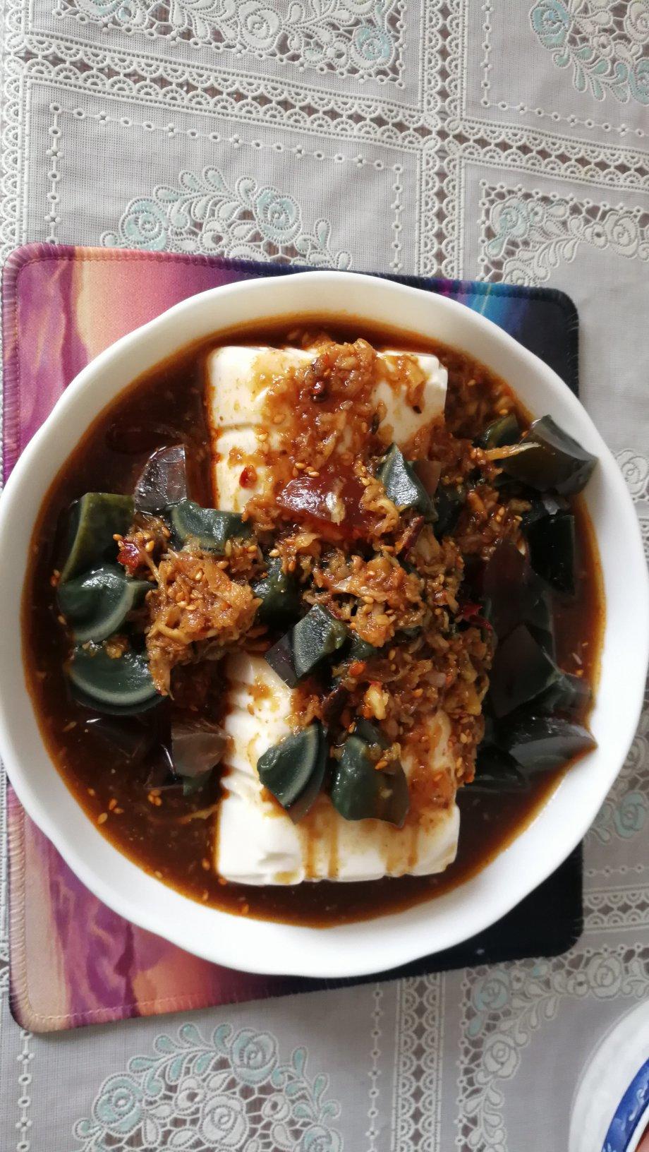 吴的饭做的凉拌皮蛋内酯豆腐